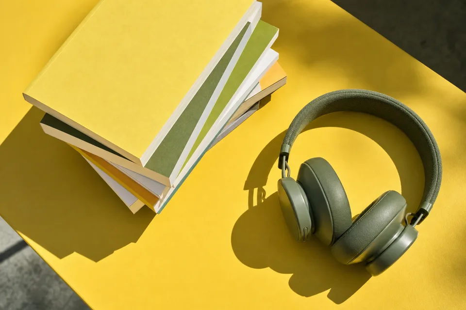 Наушники и книги